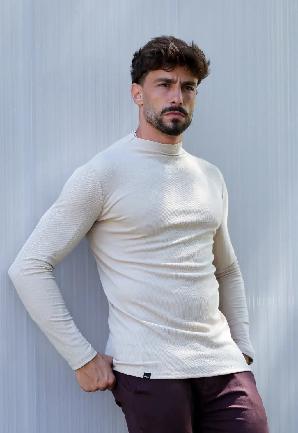 Camiseta Slim Manga Longa Gola Média Bege