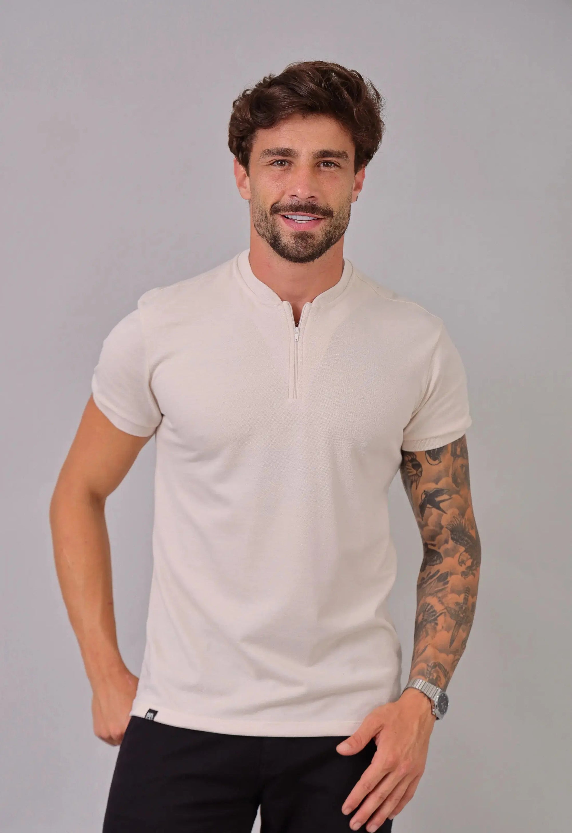 Camiseta Gola Padre Zíper Bege