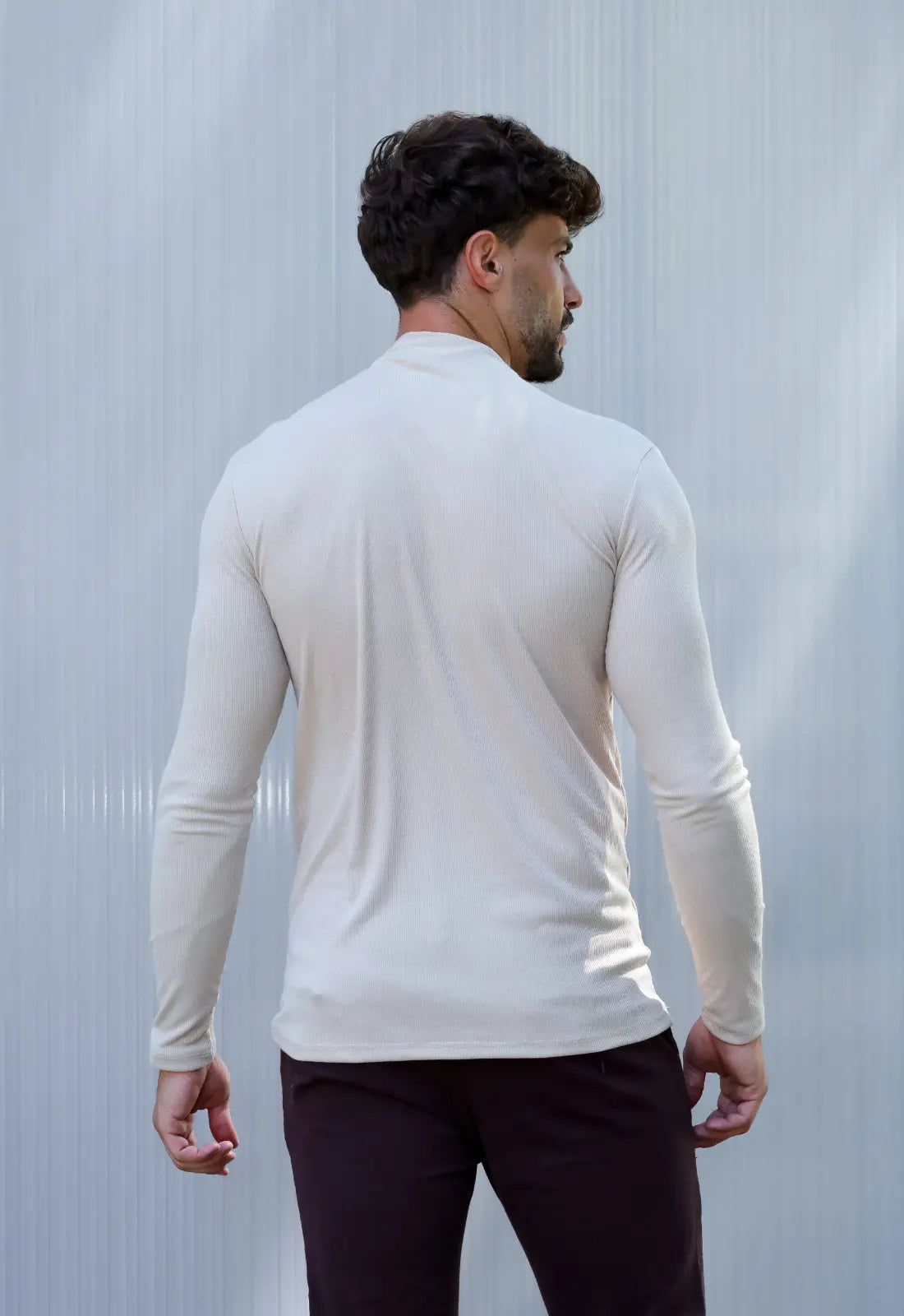 Camiseta Slim Manga Longa Gola Média Bege