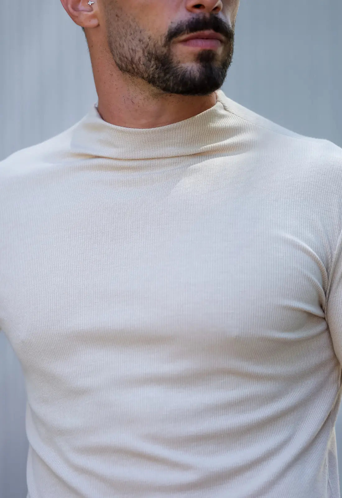 Camiseta Slim Manga Longa Gola Média Bege