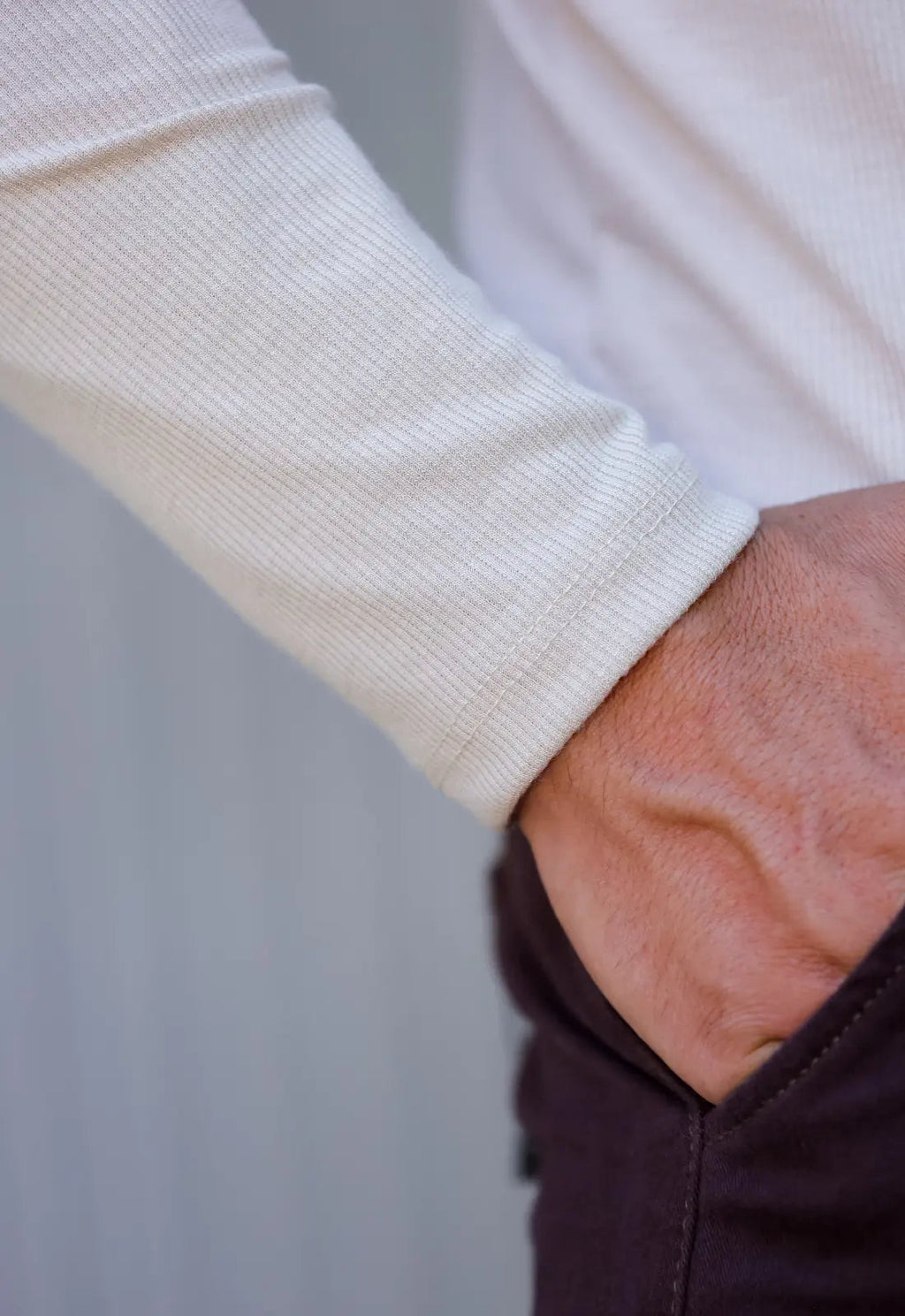 Camiseta Slim Manga Longa Gola Média Bege