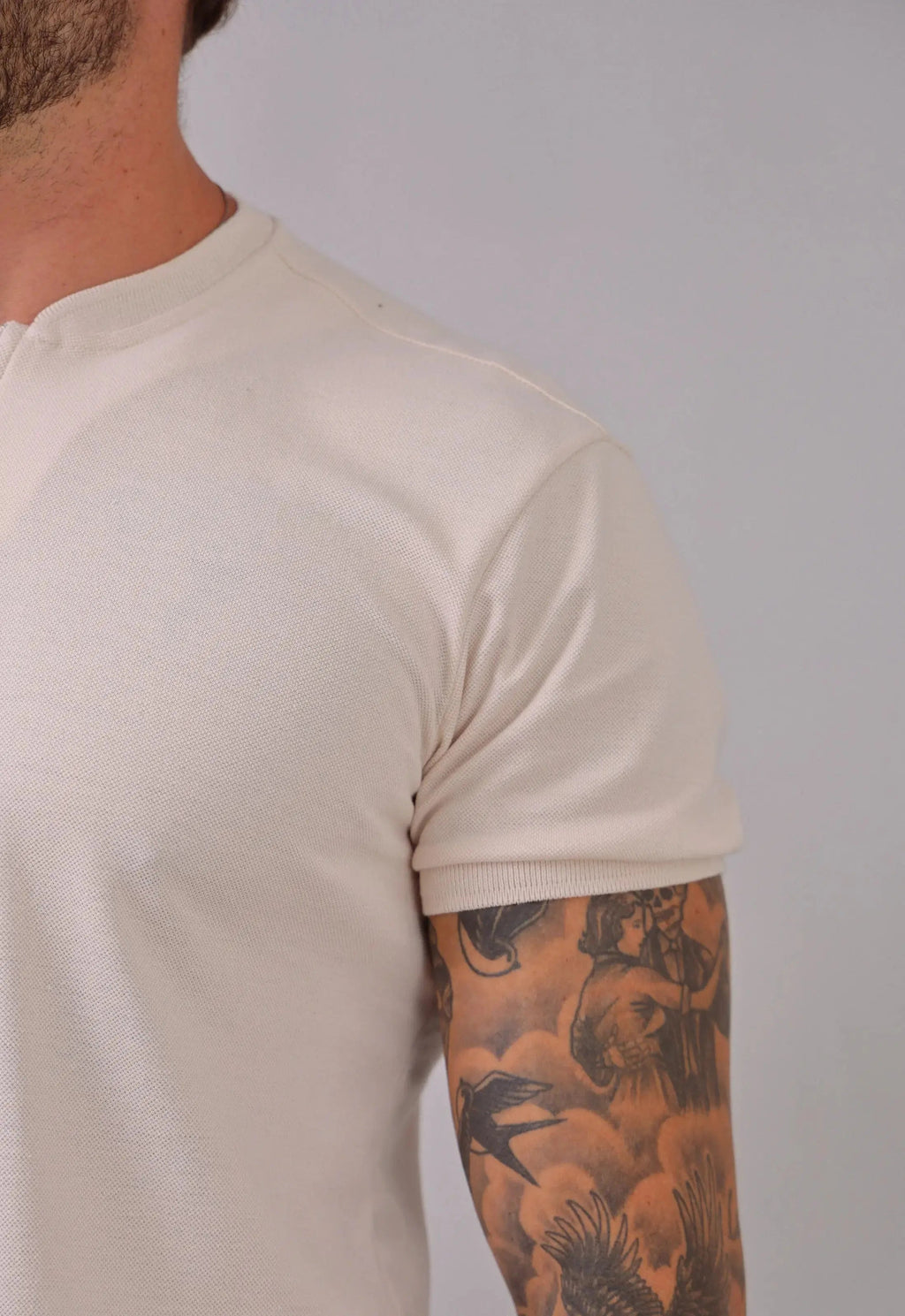 Camiseta Gola Padre Zíper Bege