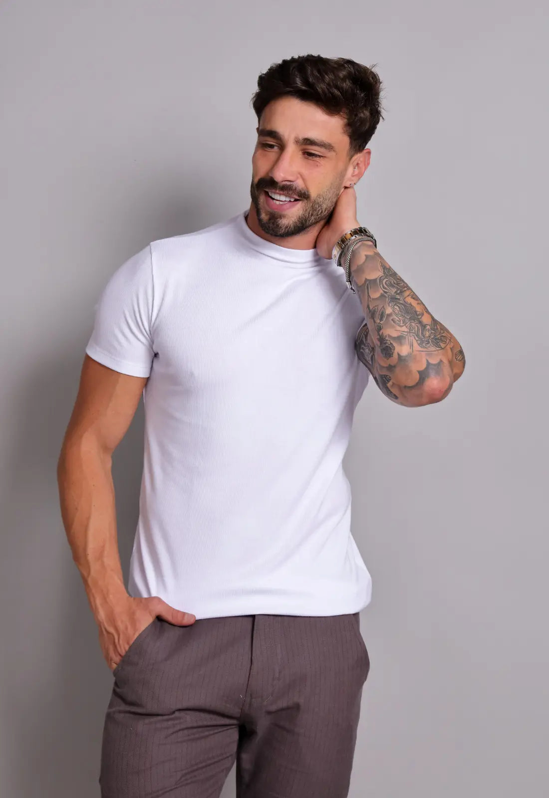 Camiseta Slim Gola Média Branca
