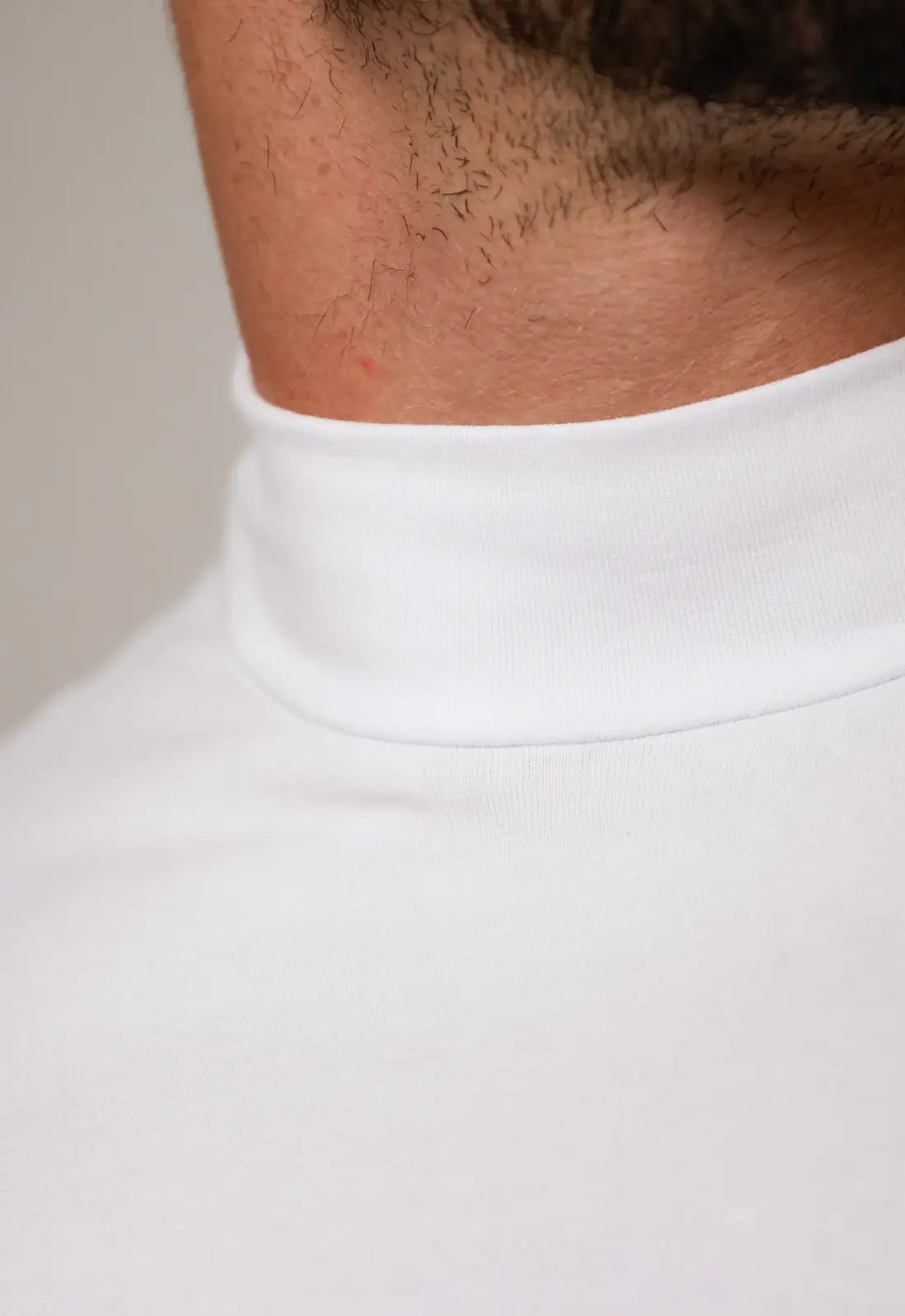 Camiseta Slim Gola Alta Branca