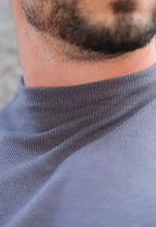 Camiseta Slim Gola Média Cinza