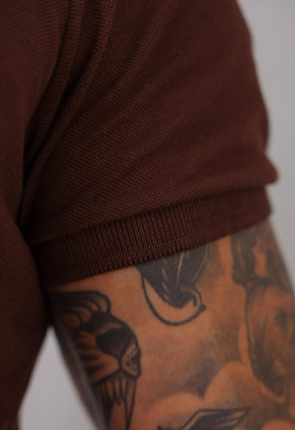 Camiseta Gola Padre Zíper Marrom