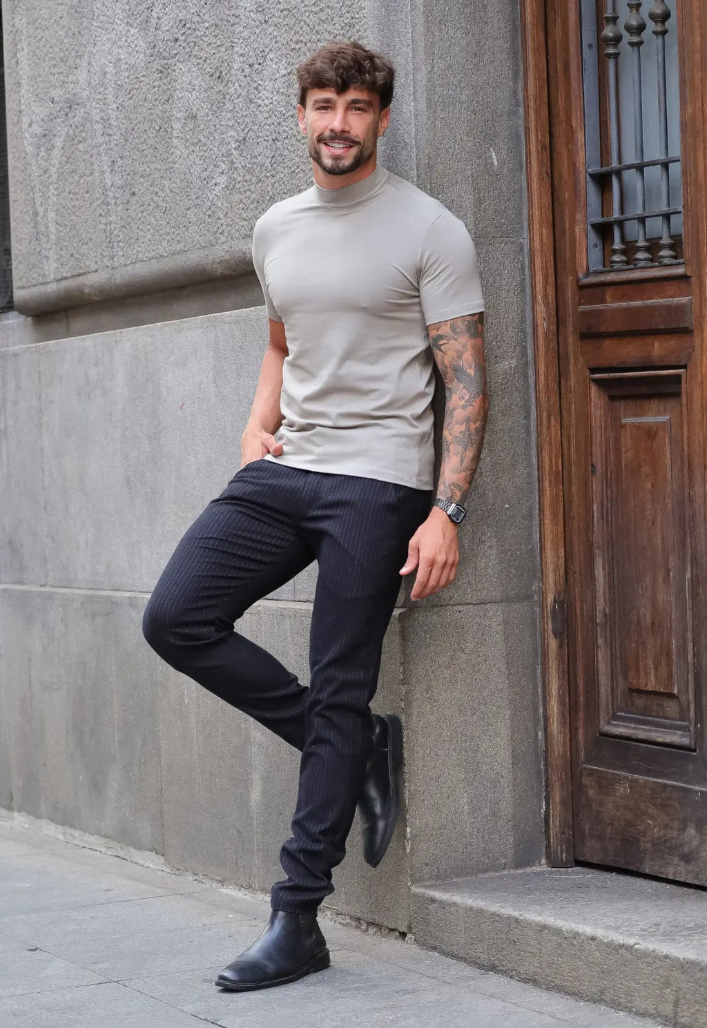 Camiseta Slim Gola Alta Cinza