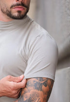 Camiseta Slim Gola Alta Cinza