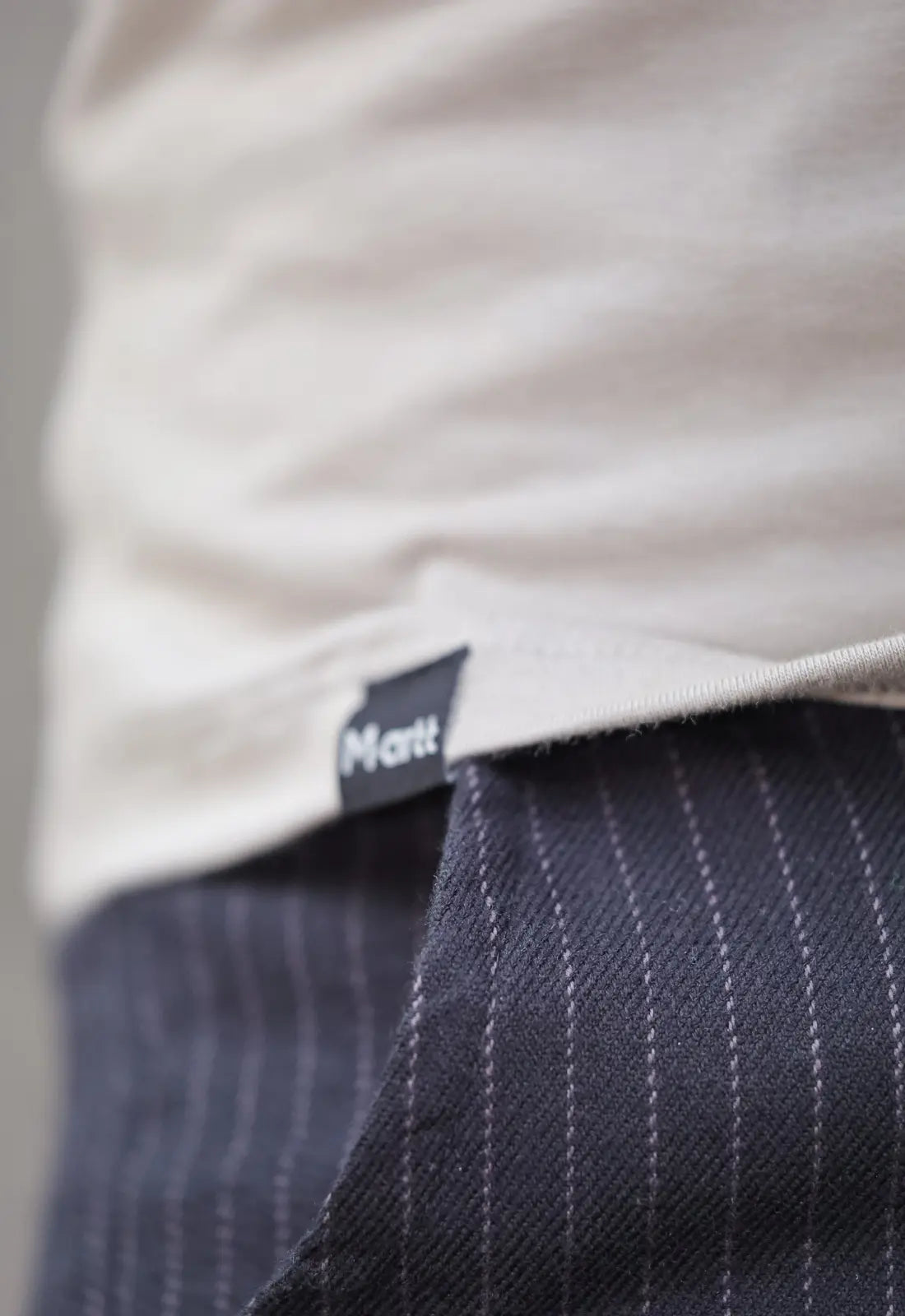 Camiseta Slim Gola Alta Cinza