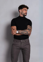 Camiseta Slim Gola Alta Preta