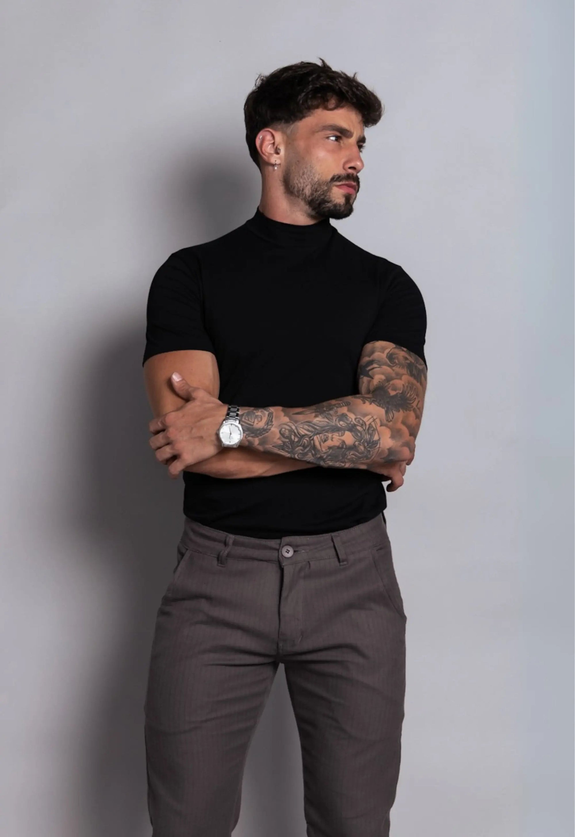 Camiseta Slim Gola Alta Preta