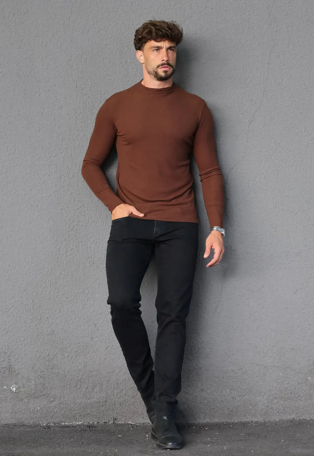 Camiseta Slim Manga Longa Gola Média Marrom