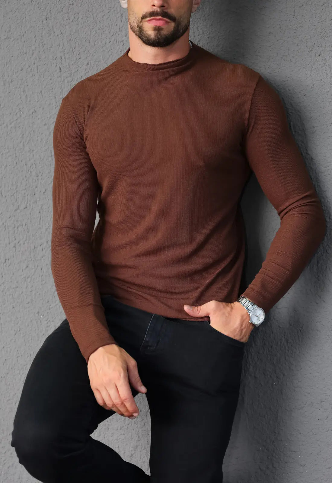 Camiseta Slim Manga Longa Gola Média Marrom