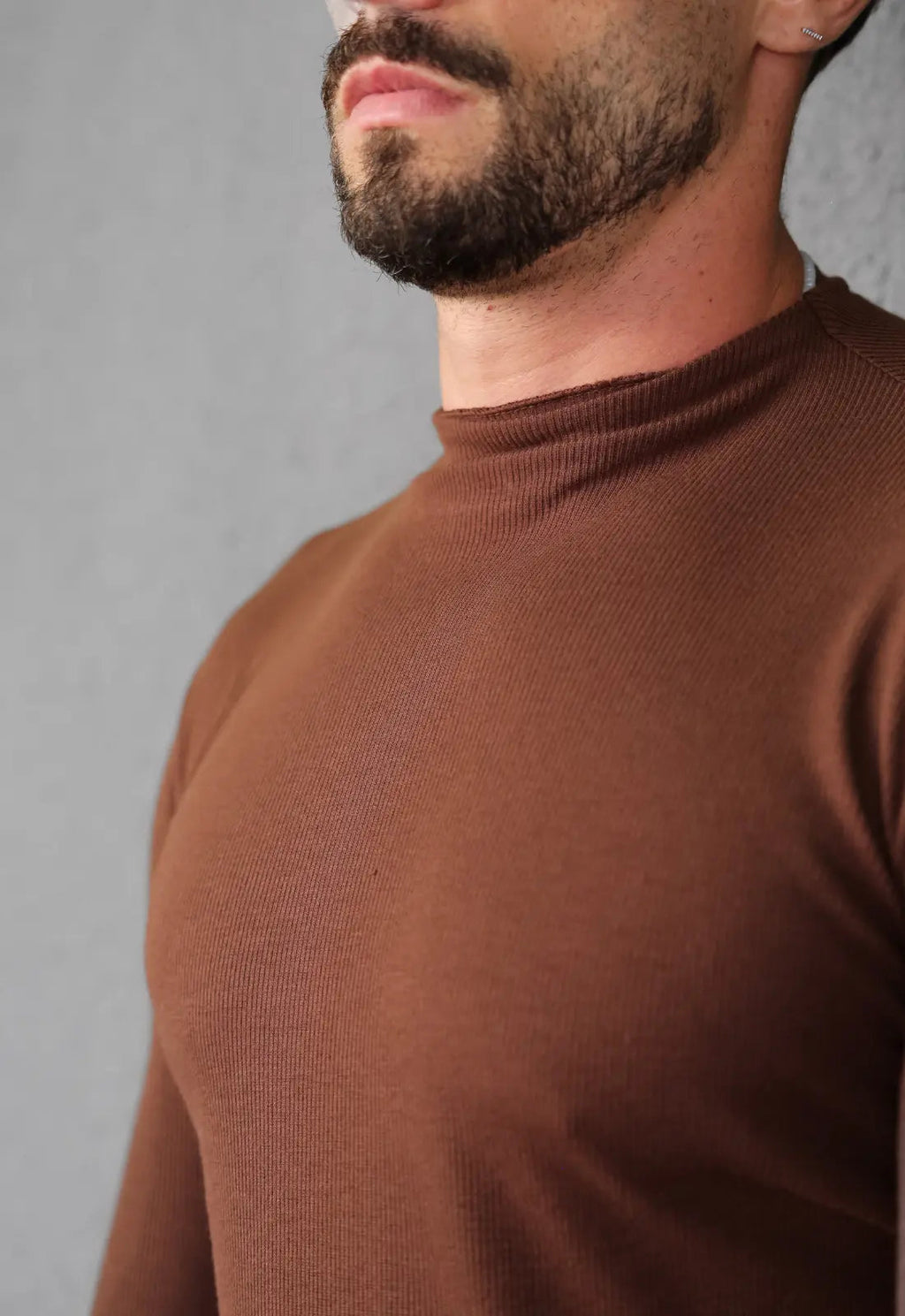 Camiseta Slim Manga Longa Gola Média Marrom